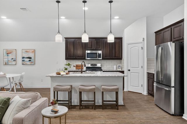 1665 Oyster CRK, Buda, TX 78610