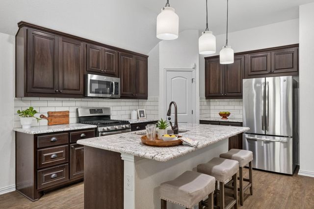 1665 Oyster CRK, Buda, TX 78610