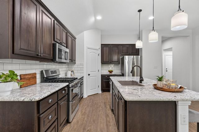 1665 Oyster CRK, Buda, TX 78610