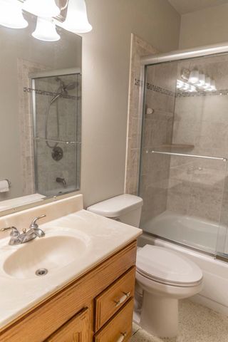 6071 45th Street N, Oakdale, MN 55128