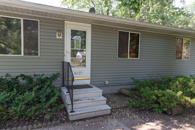 6071 45th Street N, Oakdale, MN 55128