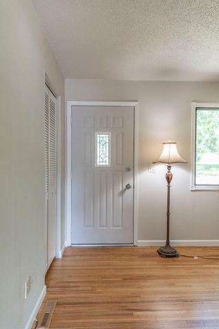 6071 45th Street N, Oakdale, MN 55128