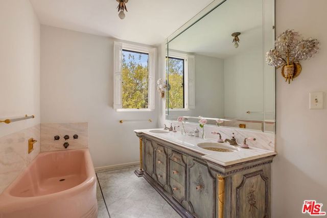 191 S Hudson Avenue, Los Angeles, CA 90004