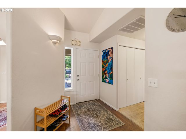 4664 HOLLY St, Springfield, OR 97478