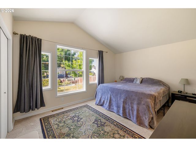 4664 HOLLY St, Springfield, OR 97478