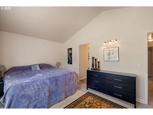 4664 HOLLY St, Springfield, OR 97478