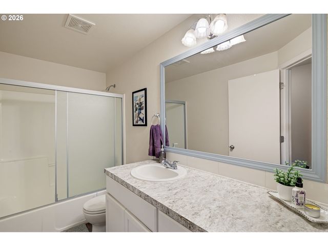 4664 HOLLY St, Springfield, OR 97478