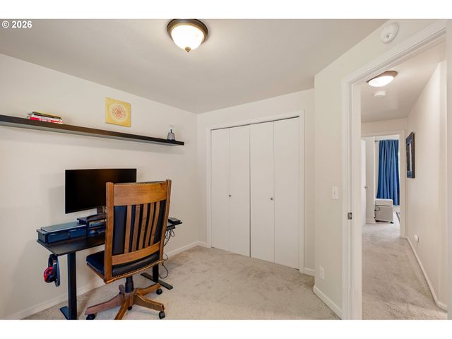 4664 HOLLY St, Springfield, OR 97478