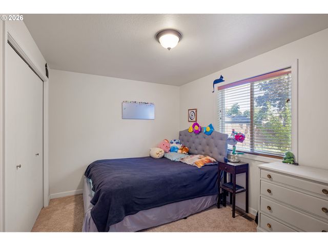4664 HOLLY St, Springfield, OR 97478