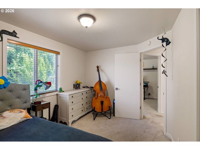 4664 HOLLY St, Springfield, OR 97478