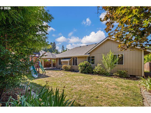 4664 HOLLY St, Springfield, OR 97478