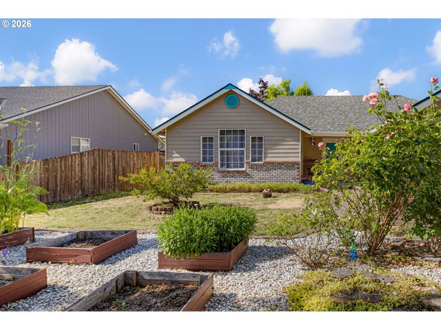4664 HOLLY St, Springfield, OR 97478
