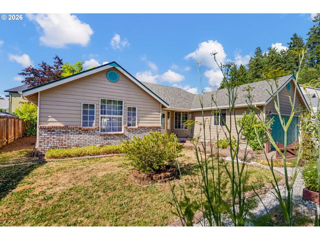 4664 HOLLY St, Springfield, OR 97478