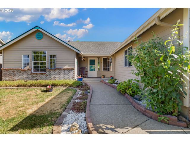 4664 HOLLY St, Springfield, OR 97478