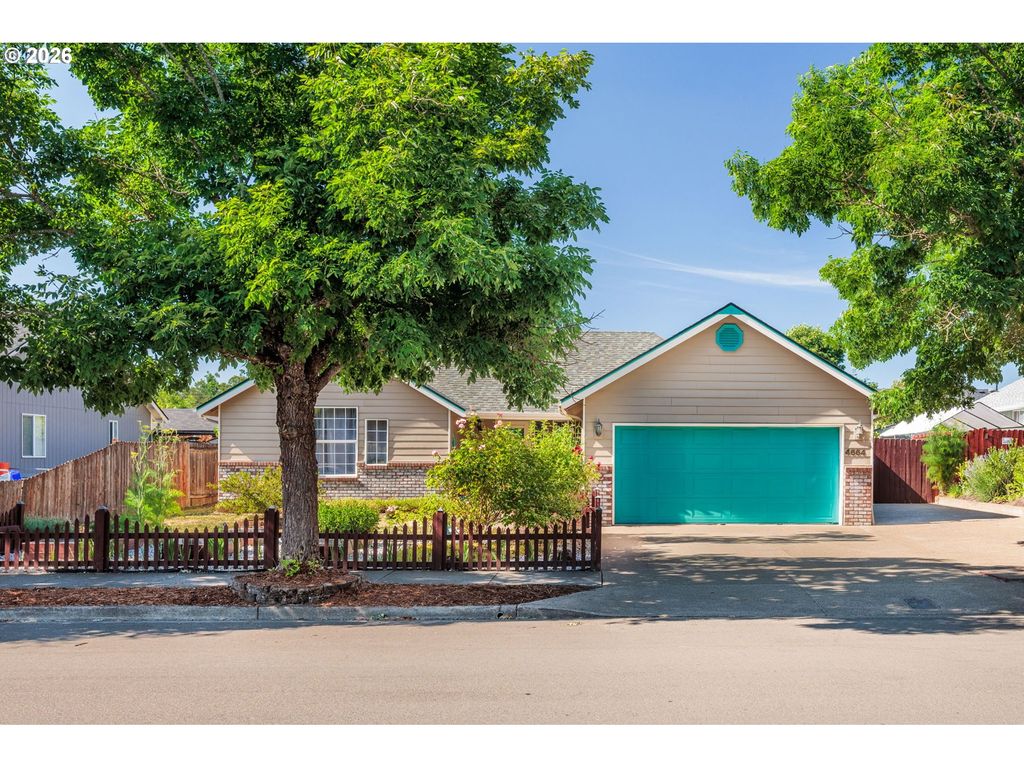 4664 HOLLY St, Springfield, OR 97478