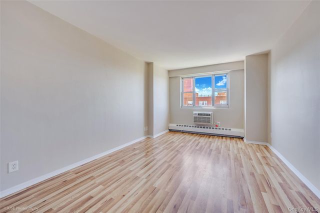 52-40 39th Drive 12N, Woodside, NY 11377