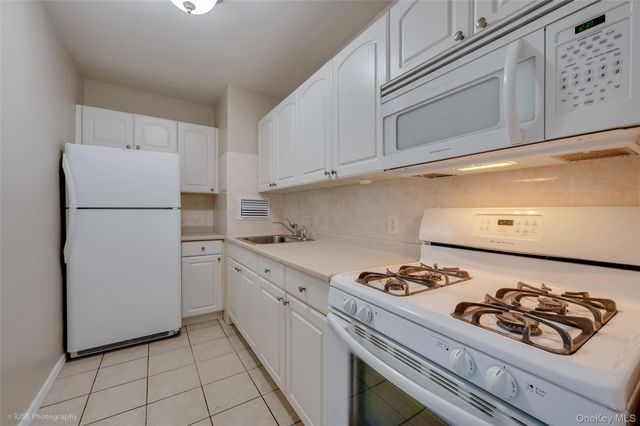 52-40 39th Drive 12N, Woodside, NY 11377