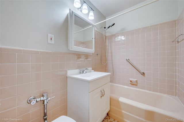 52-40 39th Drive 12N, Woodside, NY 11377