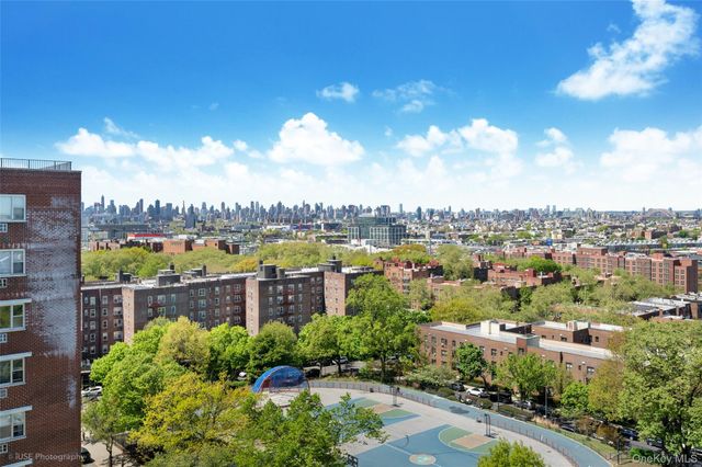 52-40 39th Drive 12N, Woodside, NY 11377