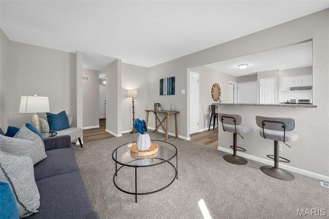 3906 Argonne Forest Drive, Florissant, MO 63034