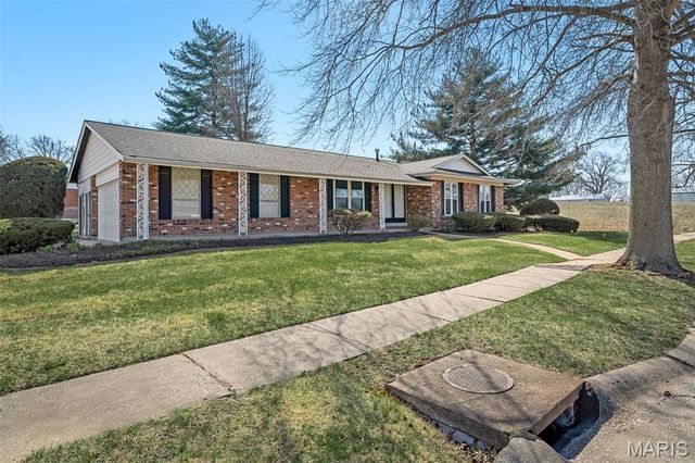 3906 Argonne Forest Drive, Florissant, MO 63034