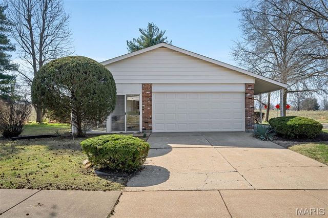 3906 Argonne Forest Drive, Florissant, MO 63034