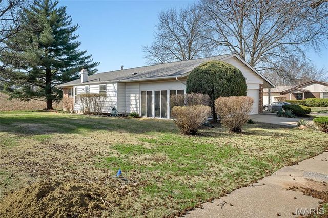 3906 Argonne Forest Drive, Florissant, MO 63034