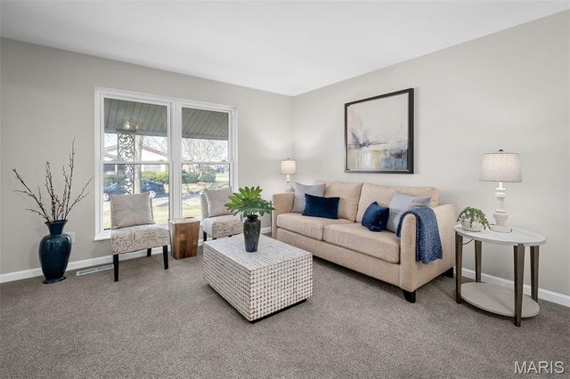 3906 Argonne Forest Drive, Florissant, MO 63034