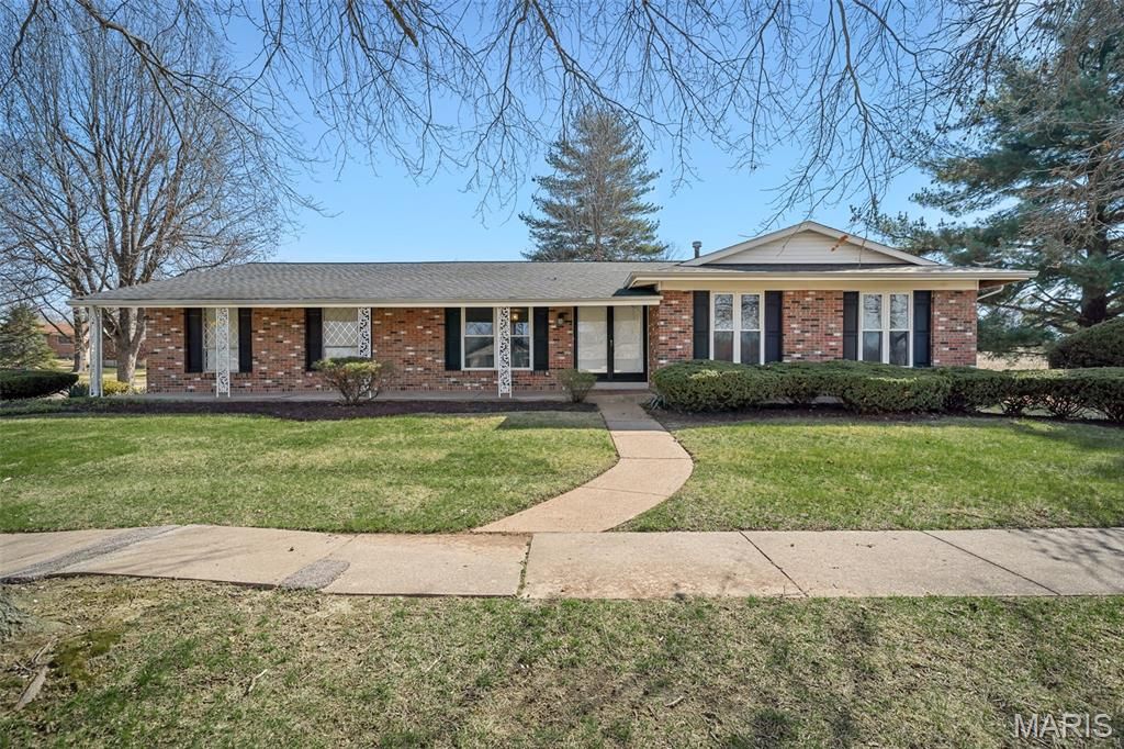 3906 Argonne Forest Drive, Florissant, MO 63034