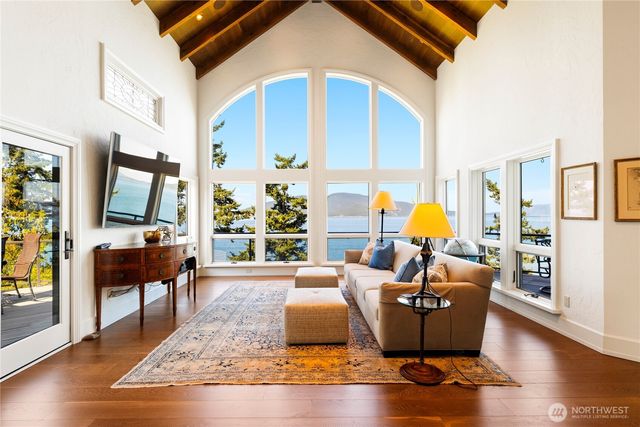 4002 Oakes Avenue, Anacortes, WA 98221