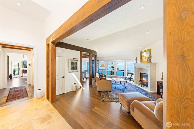 4002 Oakes Avenue, Anacortes, WA 98221