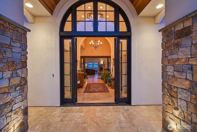 4002 Oakes Avenue, Anacortes, WA 98221