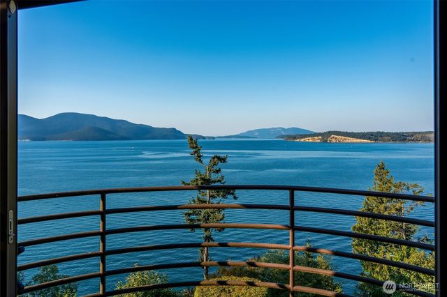 4002 Oakes Avenue, Anacortes, WA 98221