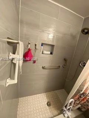 925 SW 11th Avenue 1, Hallandale Beach, FL 33009