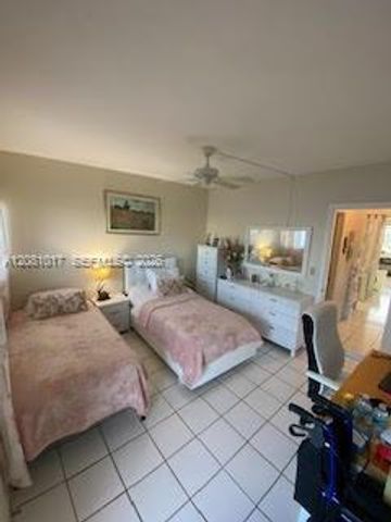 925 SW 11th Avenue 1, Hallandale Beach, FL 33009