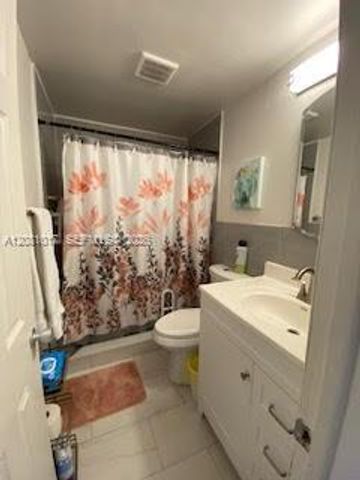 925 SW 11th Avenue 1, Hallandale Beach, FL 33009
