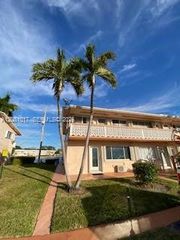 925 SW 11th Avenue 1, Hallandale Beach, FL 33009