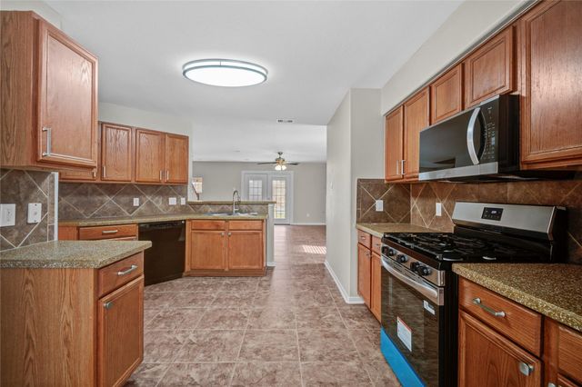 8022 Saffron Lane, Baytown, TX 77521