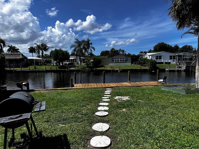7882 SE PARADISE Drive, Stuart, FL 34997