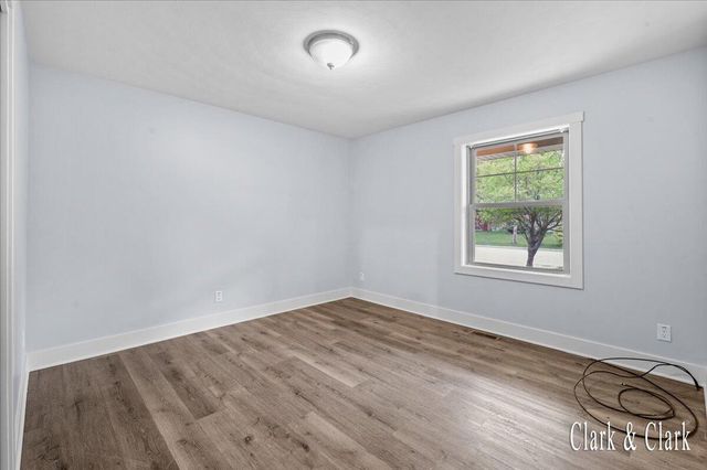 6 N Park Street NE, Cedar Springs, MI 49319
