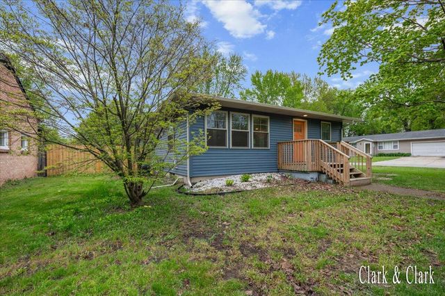 6 N Park Street NE, Cedar Springs, MI 49319