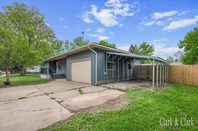 6 N Park Street NE, Cedar Springs, MI 49319