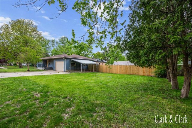 6 N Park Street NE, Cedar Springs, MI 49319