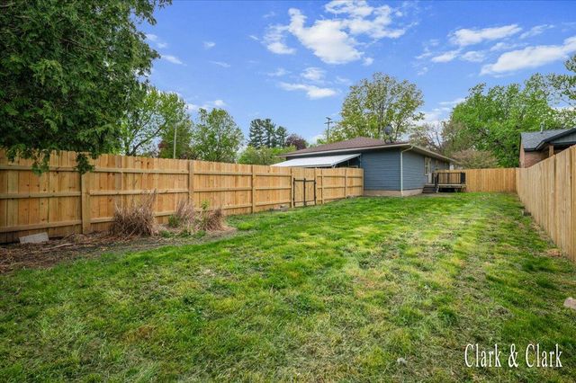 6 N Park Street NE, Cedar Springs, MI 49319