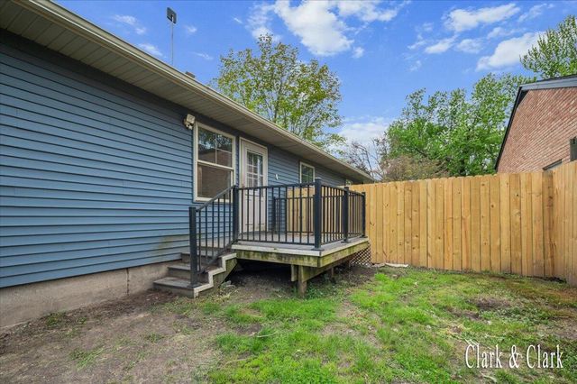 6 N Park Street NE, Cedar Springs, MI 49319