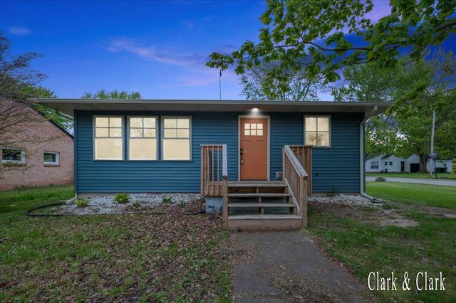 6 N Park Street NE, Cedar Springs, MI 49319