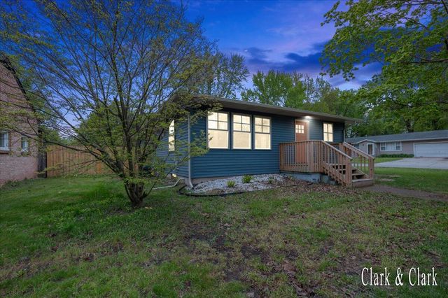 6 N Park Street NE, Cedar Springs, MI 49319