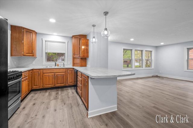 6 N Park Street NE, Cedar Springs, MI 49319