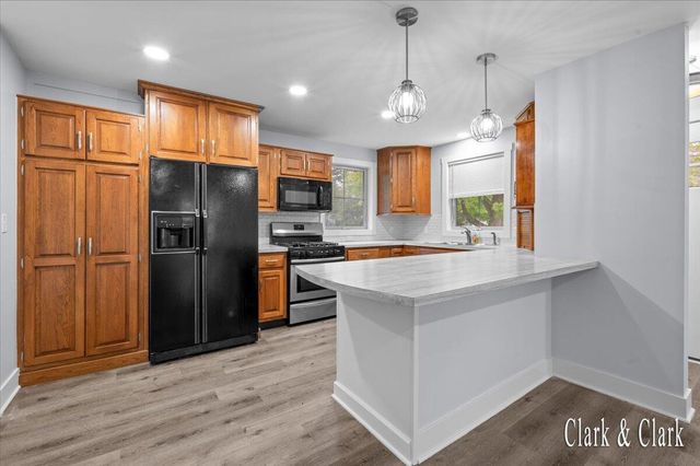 6 N Park Street NE, Cedar Springs, MI 49319