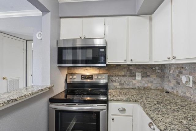 18515 Egret Bay Boulevard 906, Webster, TX 77058